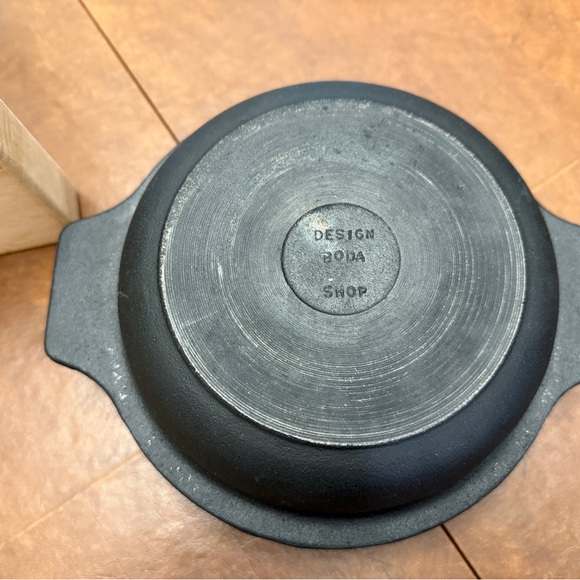 Original Swiss Black Fondue Set with Wooden Base - Picture 7 of 8